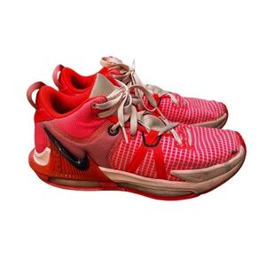 9 Men’s Nike LeBron Witness VII 7 HO 22 Basketball Athletic Sneakers Shoes
